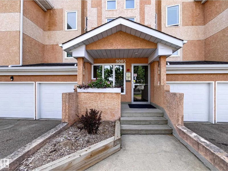 #211 9003 106A AV NW, Edmonton, Alberta, T5H3Y7, Edmonton, Alberta — photo 1 of 5