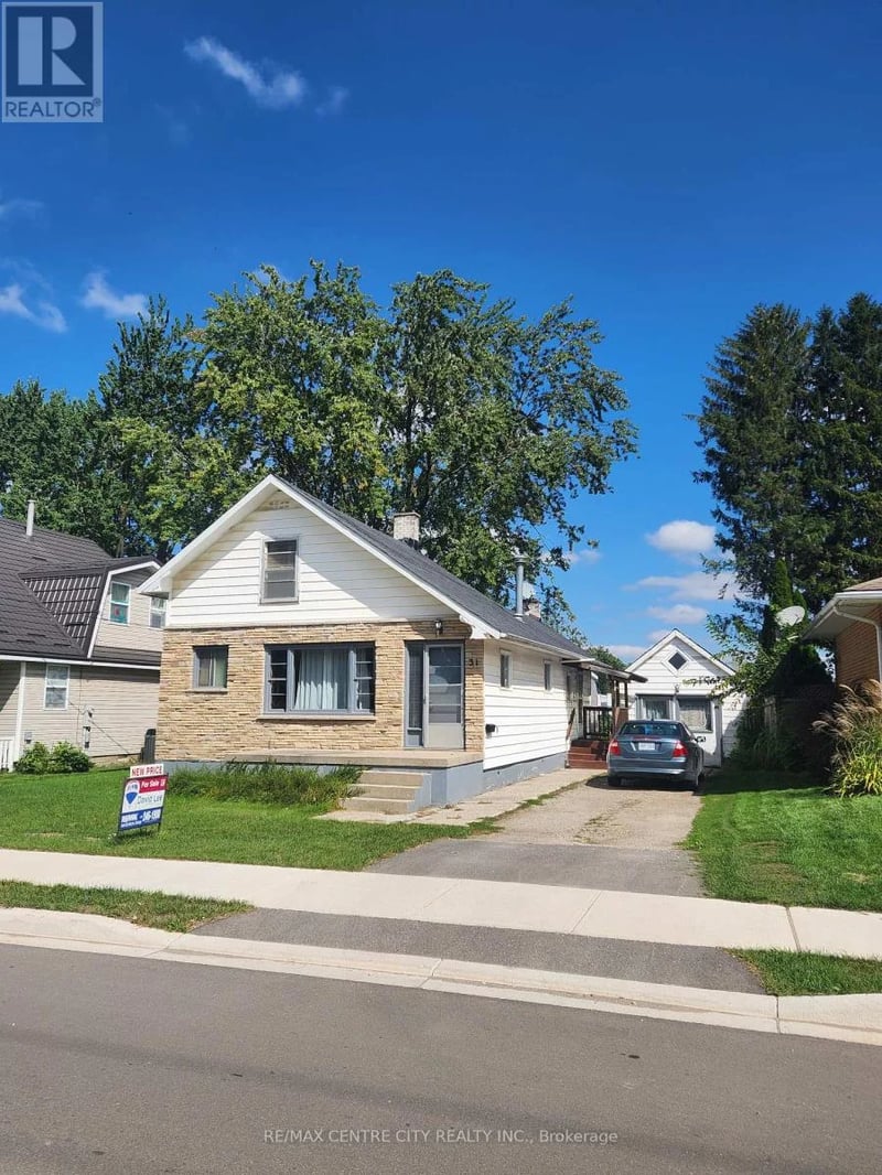 31 Queen Street, Strathroy-Caradoc (SE), Ontario, N7G2H5, Strathroy-Caradoc (SE), Ontario — photo 1 of 5
