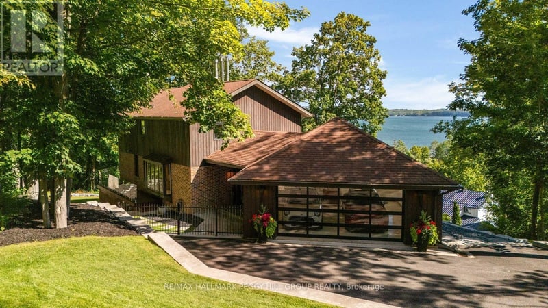 11 Crestwood Drive, Barrie (North Shore), Ontario, L4M7C8, Barrie (North Shore), Ontario — photo 1 of 5