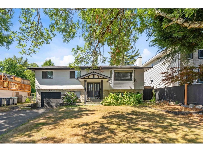 9223 134 Street, Surrey, British Columbia, V3V5R8, Surrey, British Columbia — photo 1 of 5