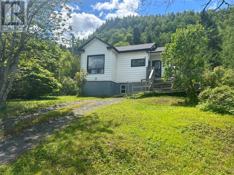 92 Memorial Drive, Clarenville, Newfoundland & Labrador, A5A1N4, Clarenville, Newfoundland & Labrador — photo 1 of 5