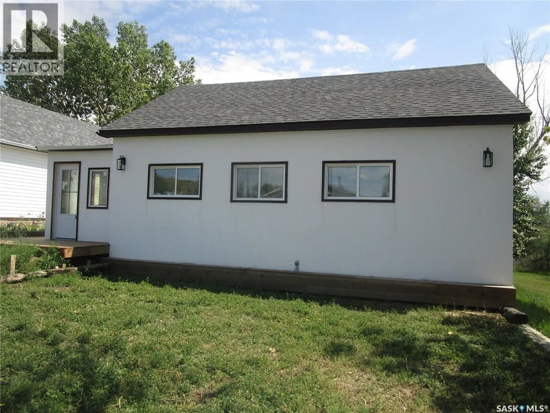 2011 1st STREET S, Rockglen, Saskatchewan, S0H3R0, Rockglen, Saskatchewan — photo 1 of 5