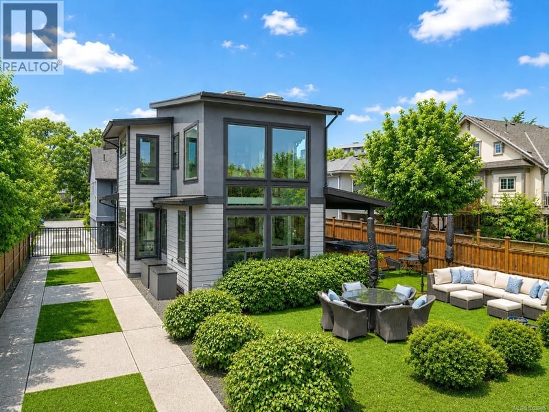 838 Old Esquimalt Road, Esquimalt, British Columbia, V9A4X1, Esquimalt, British Columbia — photo 1 of 5