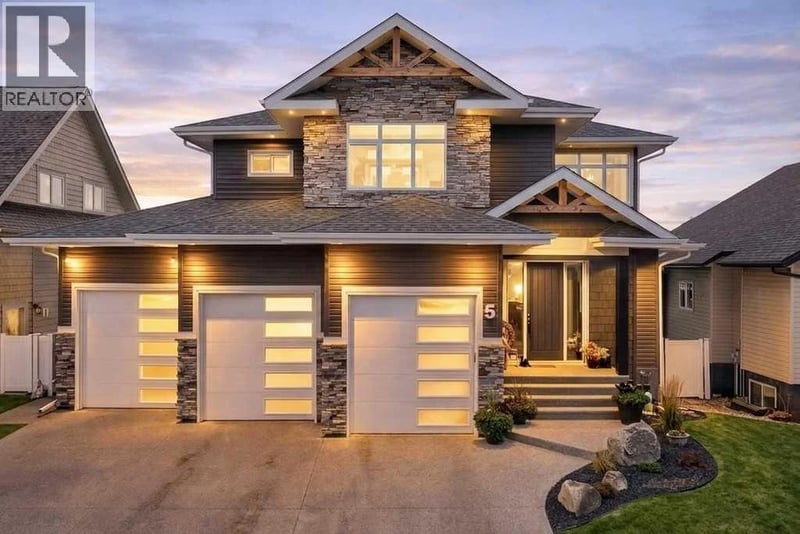 5 Leonard Close, Sylvan Lake, Alberta, T4S0E7, Sylvan Lake, Alberta — photo 1 of 5