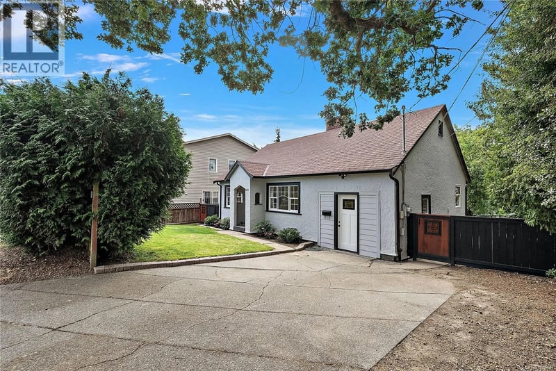 813 Portage Road, Saanich, British Columbia, V8Z1L7, Saanich, British Columbia — photo 1 of 5