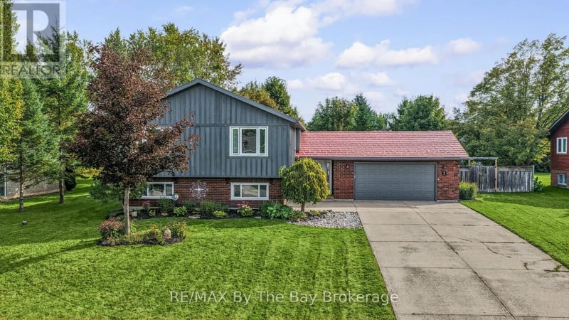 2 Red Oak Drive, Wasaga Beach, Ontario, L9Z1J5, Wasaga Beach, Ontario — photo 1 of 5