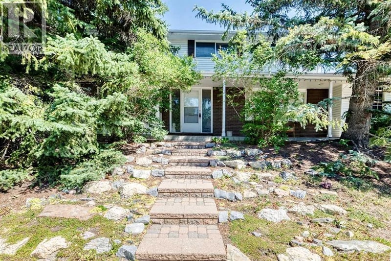 2 Varsplain Place Northwest, Calgary, Alberta, T3A0C7, Calgary, Alberta — photo 1 of 5