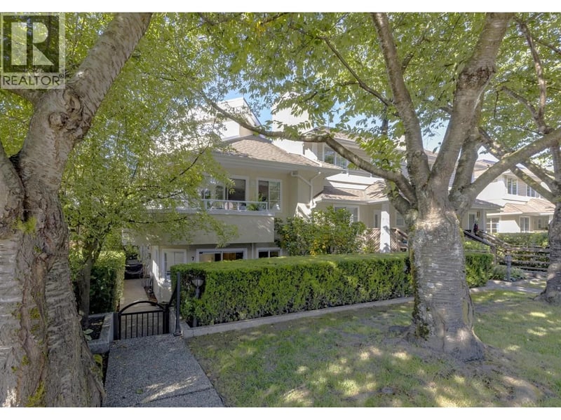 #7 249 4TH Street, North Vancouver, British Columbia, V7L1J1, North Vancouver, British Columbia — photo 1 of 5