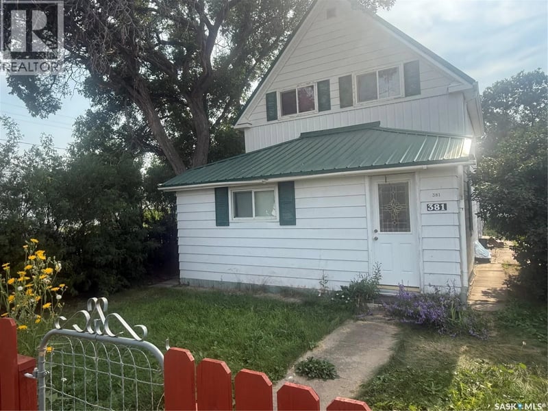 381 Main STREET, Bengough, Saskatchewan, S0C0K0, Bengough, Saskatchewan — photo 1 of 5