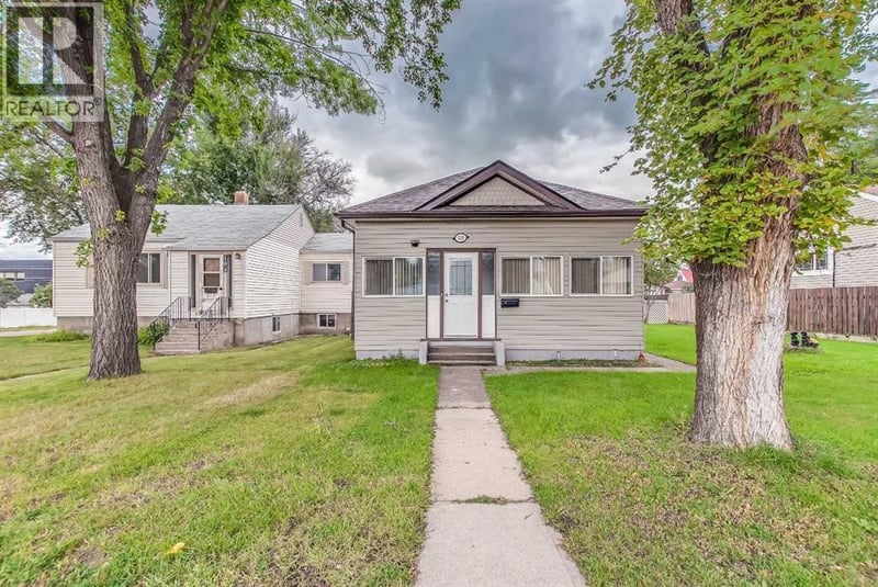 110 8 Street Southeast, Medicine Hat, Alberta, T1A1L3, Medicine Hat, Alberta — photo 1 of 5