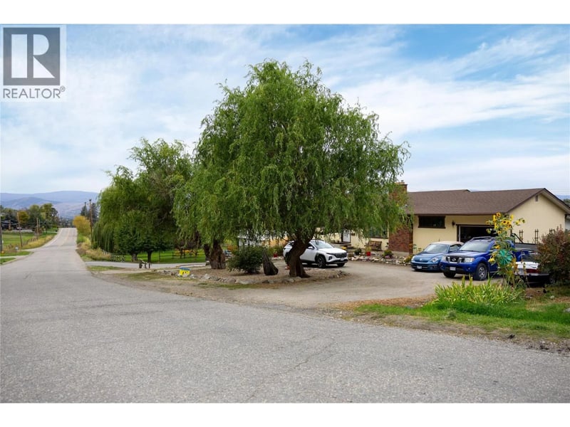 537 Robin Road, Vernon, British Columbia, V1B3B2, Vernon, British Columbia — photo 1 of 5