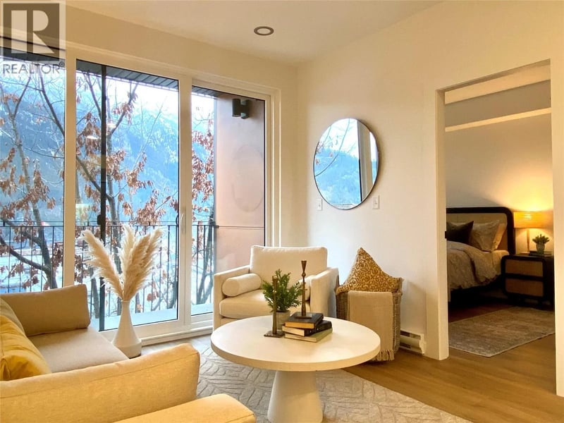 #404 514 VICTORIA Street, Nelson, British Columbia, V1L4K8, Nelson, British Columbia — photo 1 of 5