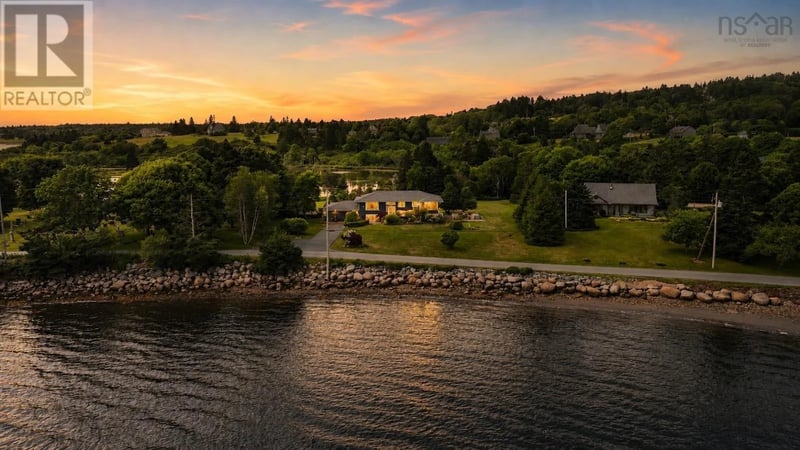 78 Fort Point Road, Lahave, Nova Scotia, B0R1C0, Lahave, Nova Scotia — photo 1 of 5