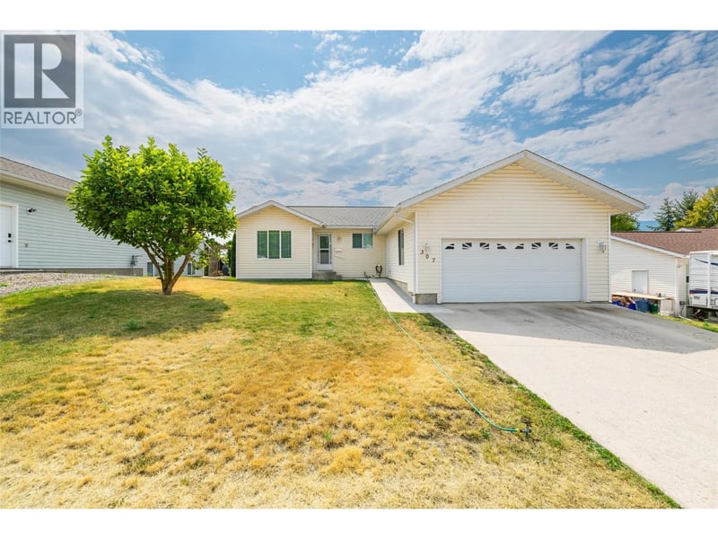 307 Dugan Street, Creston, British Columbia, V0B1G3, Creston, British Columbia — photo 1 of 5