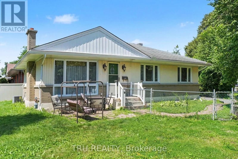 1908 Saunderson Drive, Ottawa, Ontario, K1G2C7, Ottawa, Ontario — photo 1 of 5