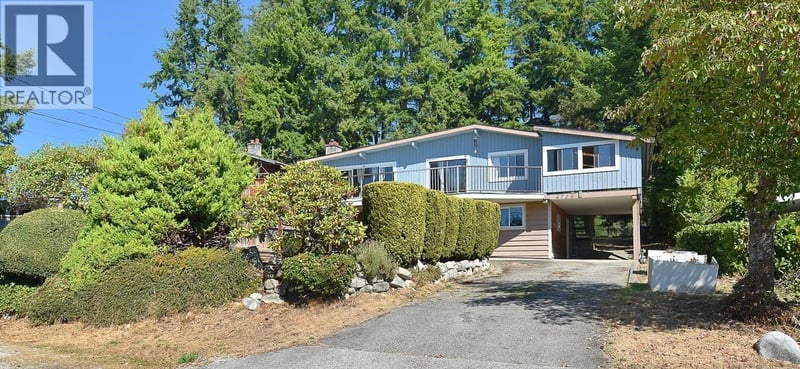4726 LAUREL Avenue, Sechelt, British Columbia, V7Z0E7, Sechelt, British Columbia — photo 1 of 5