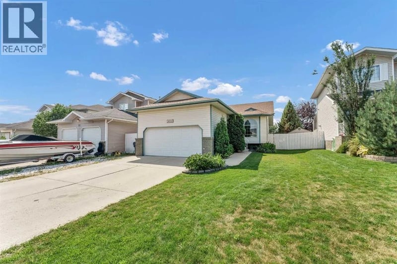402 Stratton Way Southeast, Medicine Hat, Alberta, T1B4N2, Medicine Hat, Alberta — photo 1 of 5