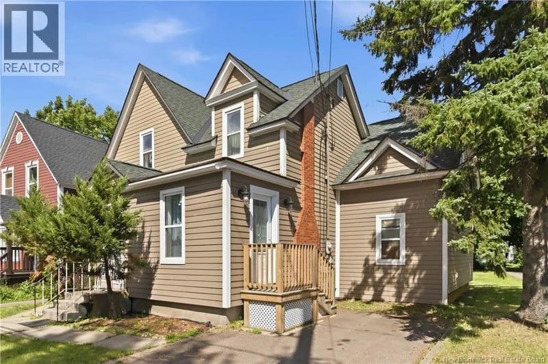 117 Elmwood Drive, Moncton, New Brunswick, E1A1X2, Moncton, New Brunswick — photo 1 of 5