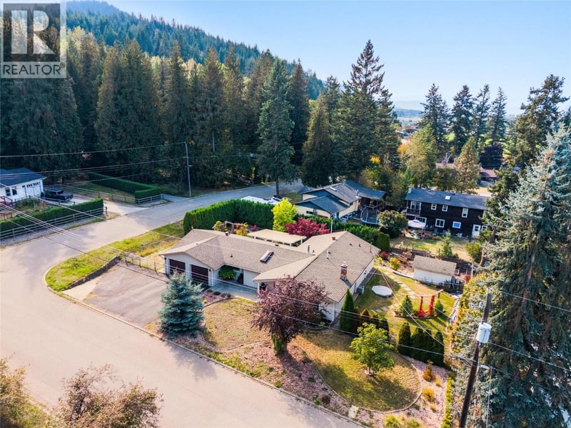 9434 Angus Drive, Coldstream, British Columbia, V1B3G1, Coldstream, British Columbia — photo 1 of 5