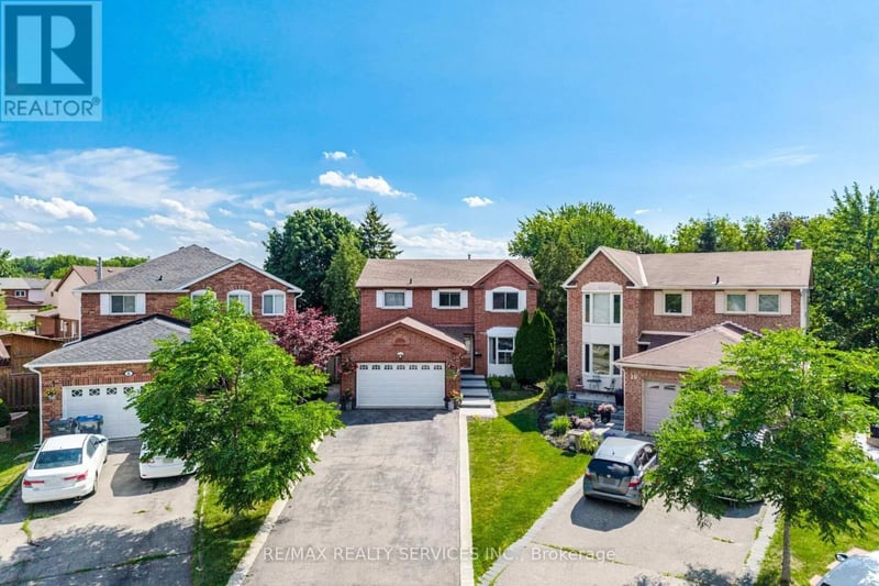 8 Paramount Place, Brampton (Fletcher's West), Ontario, L6Y2T3, Brampton (Fletcher's West), Ontario — photo 1 of 5
