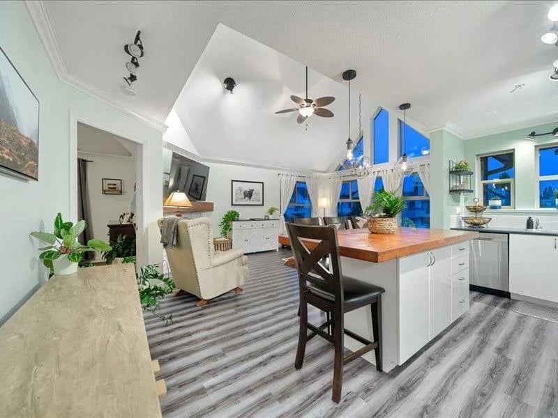 #408 20237 54 Avenue, Langley, British Columbia, V3A3W2, Langley, British Columbia — photo 1 of 5