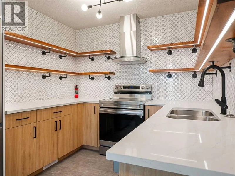 10401 19 Street Southwest, Calgary, Alberta, T2W3E7, Calgary, Alberta — photo 1 of 5