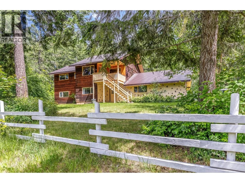 2489 Hendrickson Road, Sorrento, British Columbia, V0E2W0, Sorrento, British Columbia — photo 1 of 5