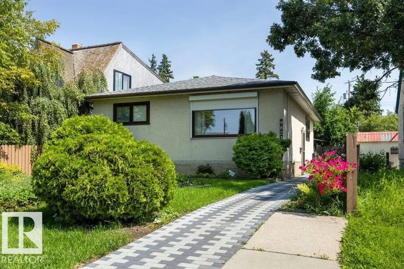 9823 151 ST NW, Edmonton, Alberta, T5P1S9, Edmonton, Alberta — photo 1 of 5