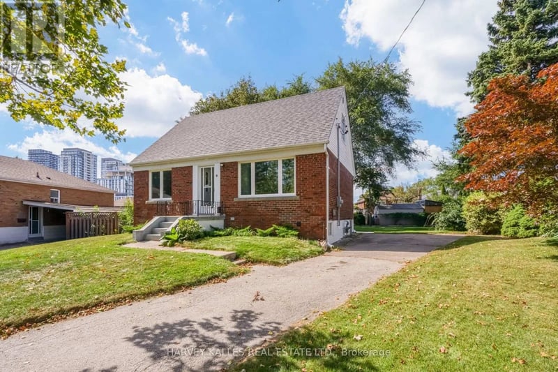 8 Crown Court, Toronto (Islington-City Centre West), Ontario, M8Z4V4, Toronto (Islington-City Centre West), Ontario — photo 1 of 5