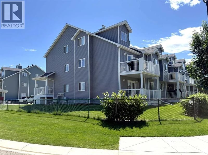 5220 50A Avenue, Sylvan Lake, Alberta, T4S1E5, Sylvan Lake, Alberta — photo 1 of 5