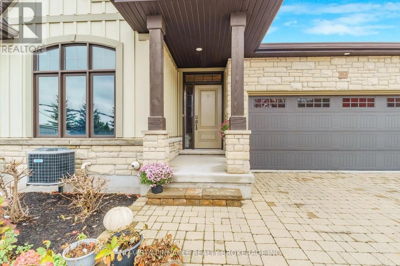 #10 19 Hillside Drive East, Niagara-on-the-Lake (St. Davids), Ontario, L0S1J0, Niagara-on-the-Lake (St. Davids), Ontario — photo 1 of 5