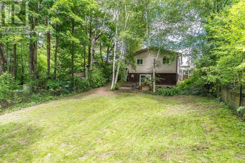 8 Gouldie Street, Huntsville (Chaffey), Ontario, P1H1M5, Huntsville (Chaffey), Ontario — photo 1 of 5