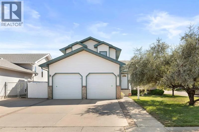 97 Stanfield Way Southeast, Medicine Hat, Alberta, T1B4J4, Medicine Hat, Alberta — photo 1 of 5