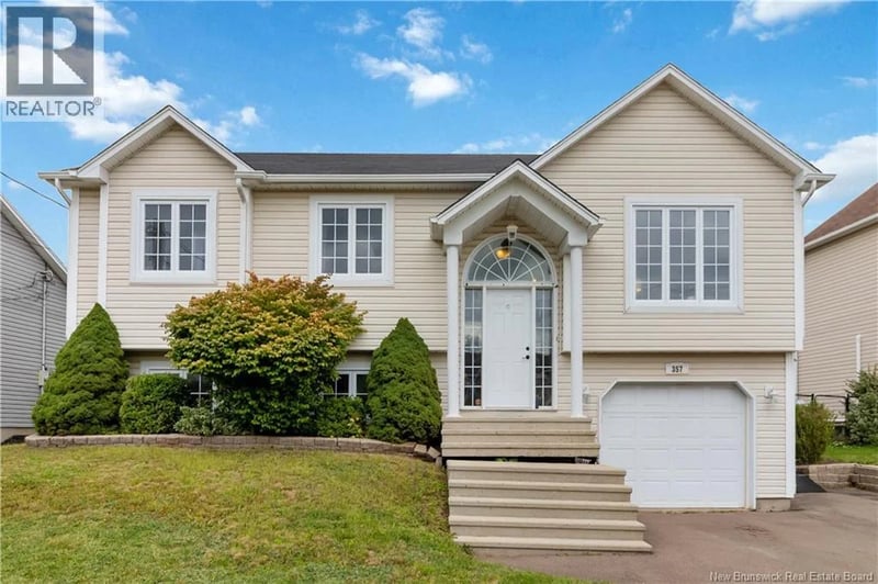 357 Maplehurst Drive, Moncton, New Brunswick, E1G0E6, Moncton, New Brunswick — photo 1 of 5