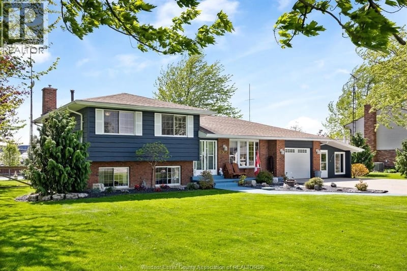 19085 BLUE WATER Avenue, Lakeshore, Ontario, N0P2L0, Lakeshore, Ontario — photo 1 of 5