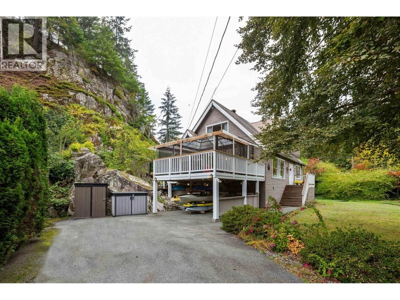 5607 EAGLE HARBOUR Road, West Vancouver, British Columbia, V7W1P4, West Vancouver, British Columbia — photo 1 of 5