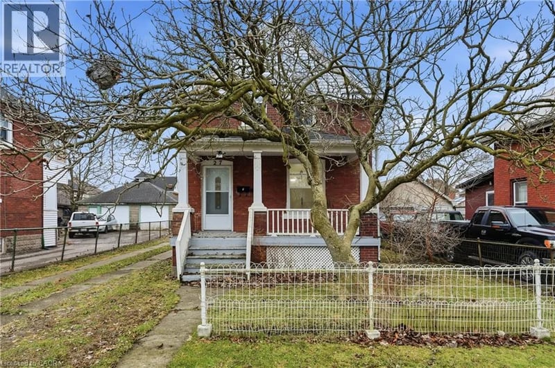 #Upper 27 ALBERT Street, Welland, Ontario, L3B4L1, Welland, Ontario — photo 1 of 5