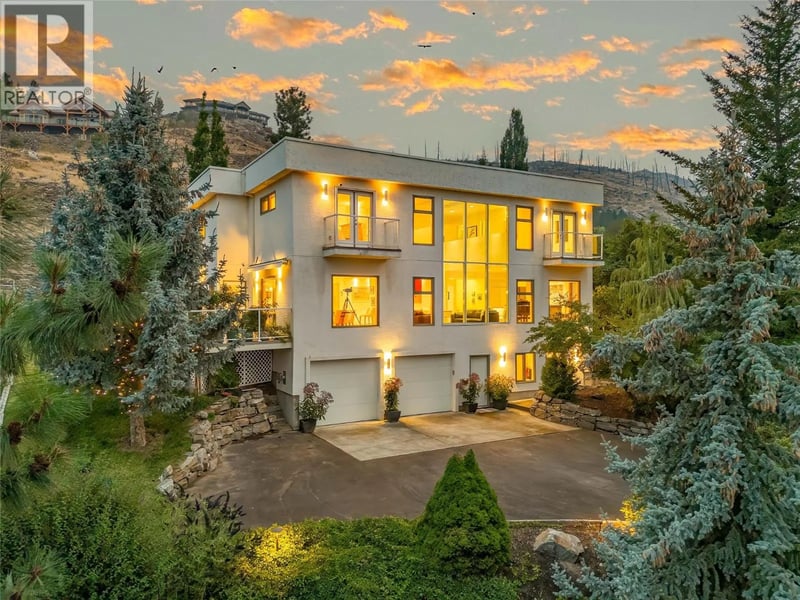 5851 Lakeshore Road, Kelowna, British Columbia, V1W4J5, Kelowna, British Columbia — photo 1 of 5