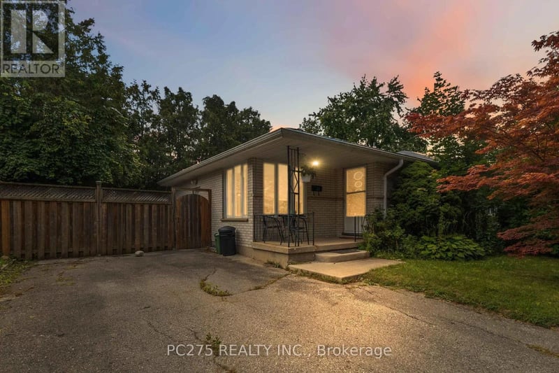 34 Oregon Road, London South (South T), Ontario, N5Z4B9, London South (South T), Ontario — photo 1 of 5