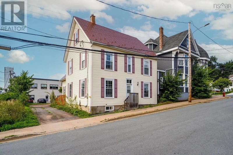 20 Gray Street, Windsor, Nova Scotia, B0N2T0, Windsor, Nova Scotia — photo 1 of 5