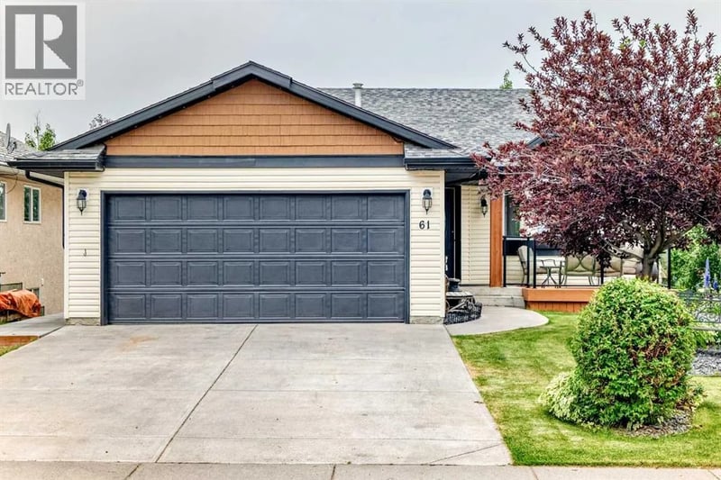 61 West Edge Road, Cochrane, Alberta, T4C1M7, Cochrane, Alberta — photo 1 of 5