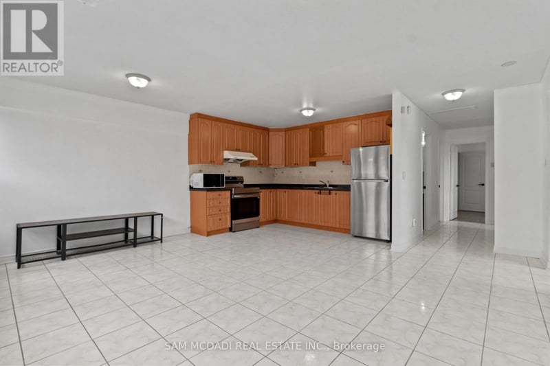 #3 2922 Islington Avenue, Toronto (Humber Summit), Ontario, M9L2K4, Toronto (Humber Summit), Ontario — photo 1 of 5