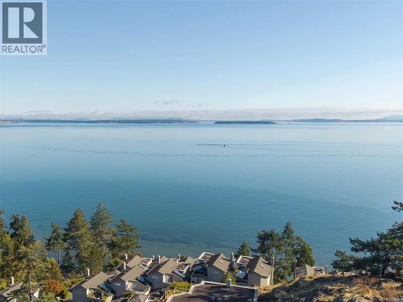 #1 4771 Cordova Bay Road, Saanich, British Columbia, V8Y2J7, Saanich, British Columbia — photo 1 of 5