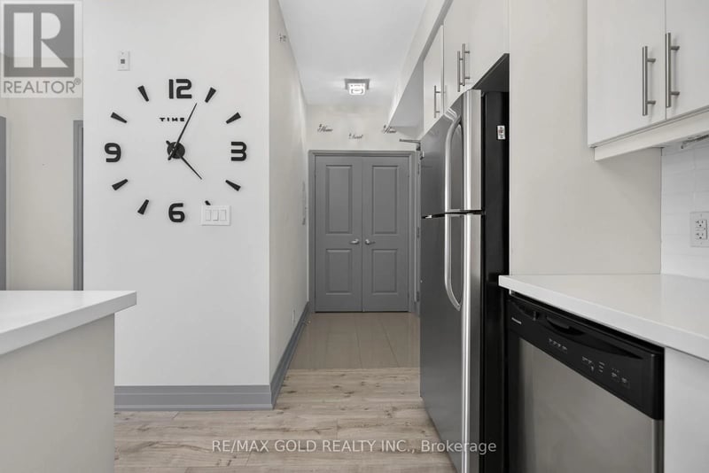 #909 24 Woodstream Boulevard, Vaughan (Vaughan Grove), Ontario, L4L8C4, Vaughan (Vaughan Grove), Ontario — photo 1 of 5