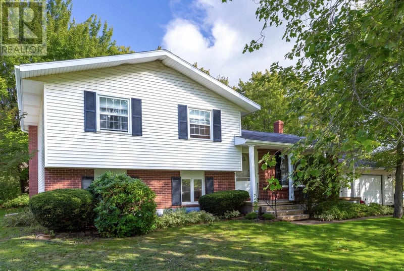 2 Greenleaf Drive, Charlottetown, Prince Edward Island, C1A7R8, Charlottetown, Prince Edward Island — photo 1 of 5