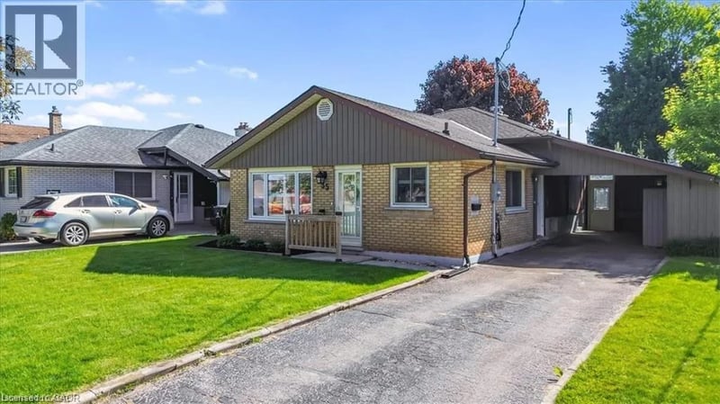 35 WEICHEL Street, Kitchener, Ontario, N2M2A7, Kitchener, Ontario — photo 1 of 5