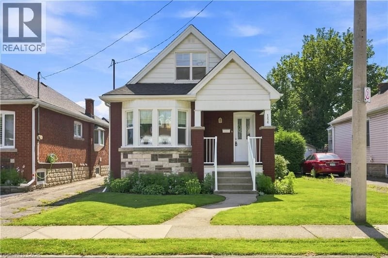 156 TRAGINA Avenue North, Hamilton, Ontario, L8H5C8, Hamilton, Ontario — photo 1 of 5