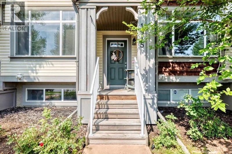 1915 Copperfield Boulevard Southeast, Calgary, Alberta, T2Z0Y8, Calgary, Alberta — photo 1 of 5