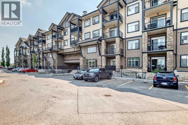 117 Copperpond Common Southeast, Calgary, Alberta, T2Z5E2, Calgary, Alberta — photo 1 of 5