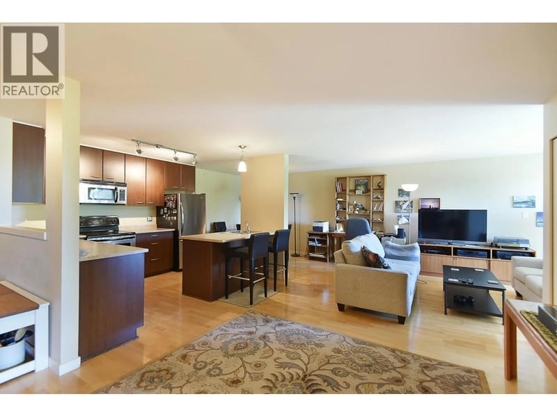 #403 5631 INLET Avenue, Sechelt, British Columbia, V7Z0J1, Sechelt, British Columbia — photo 1 of 5